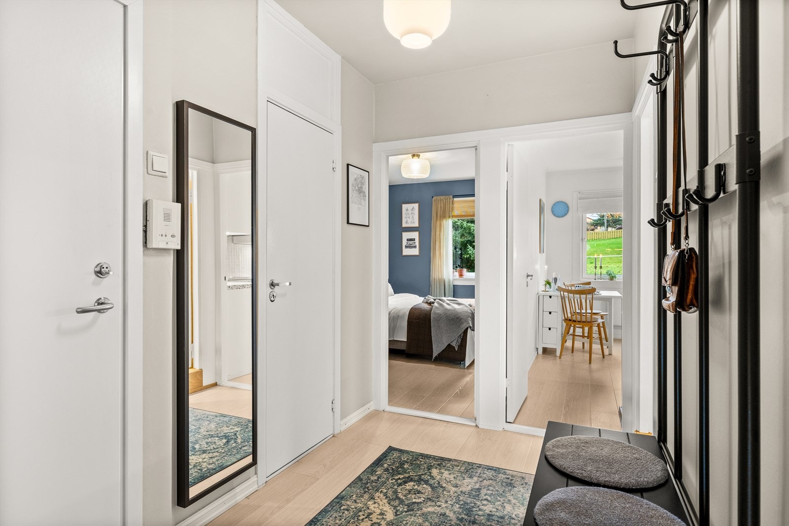 Entredør og balkongdør ble oppgradert i 2020. Galleribilde