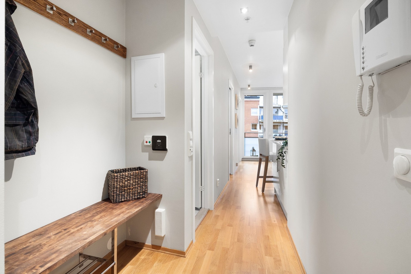 Entréen gir et hyggelig førsteinntrykk og har en praktisk løsning. Galleribilde