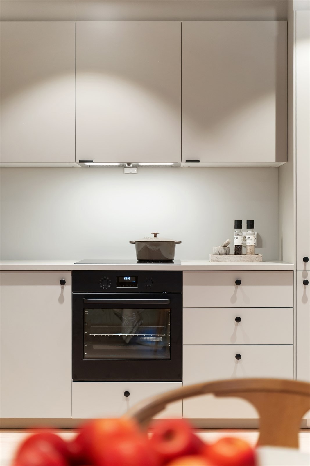 Vedrørende hvitevarer, se pkt. "løsøre og tilbehør" i salgsoppgaven. Galleribilde