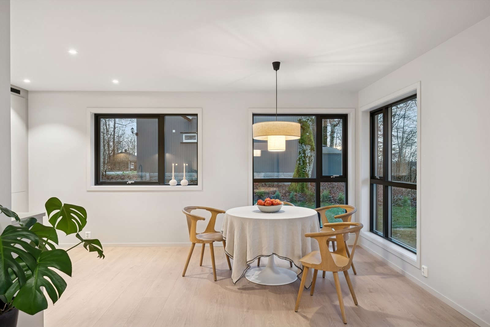 Balansert ventilasjon med varmegjenvinning er installert i boligen. Galleribilde