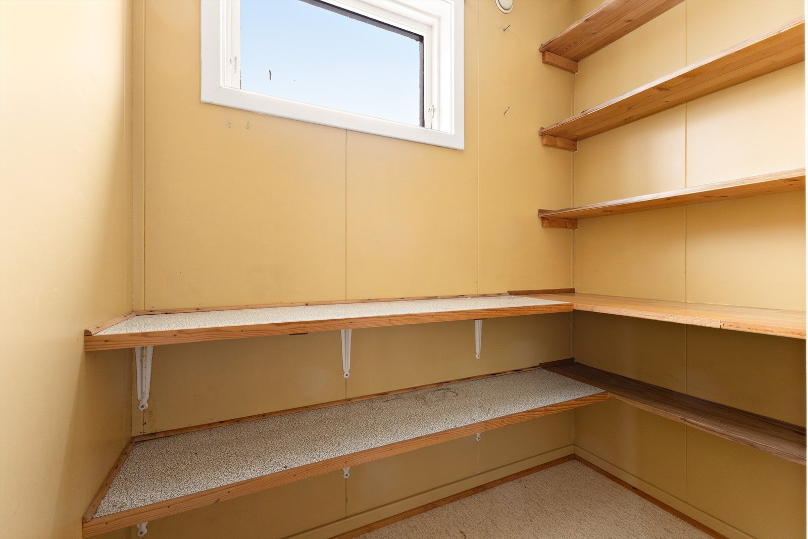 Praktisk bod med mye lagringsplass. Galleribilde