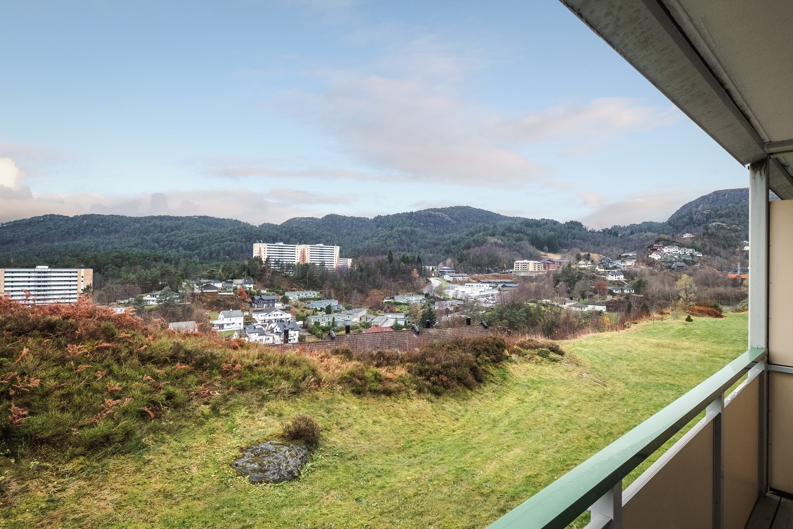 Herfra kan man nyte flott utsikt over Fyllingsdalen og omkringliggende grøntområder. Galleribilde