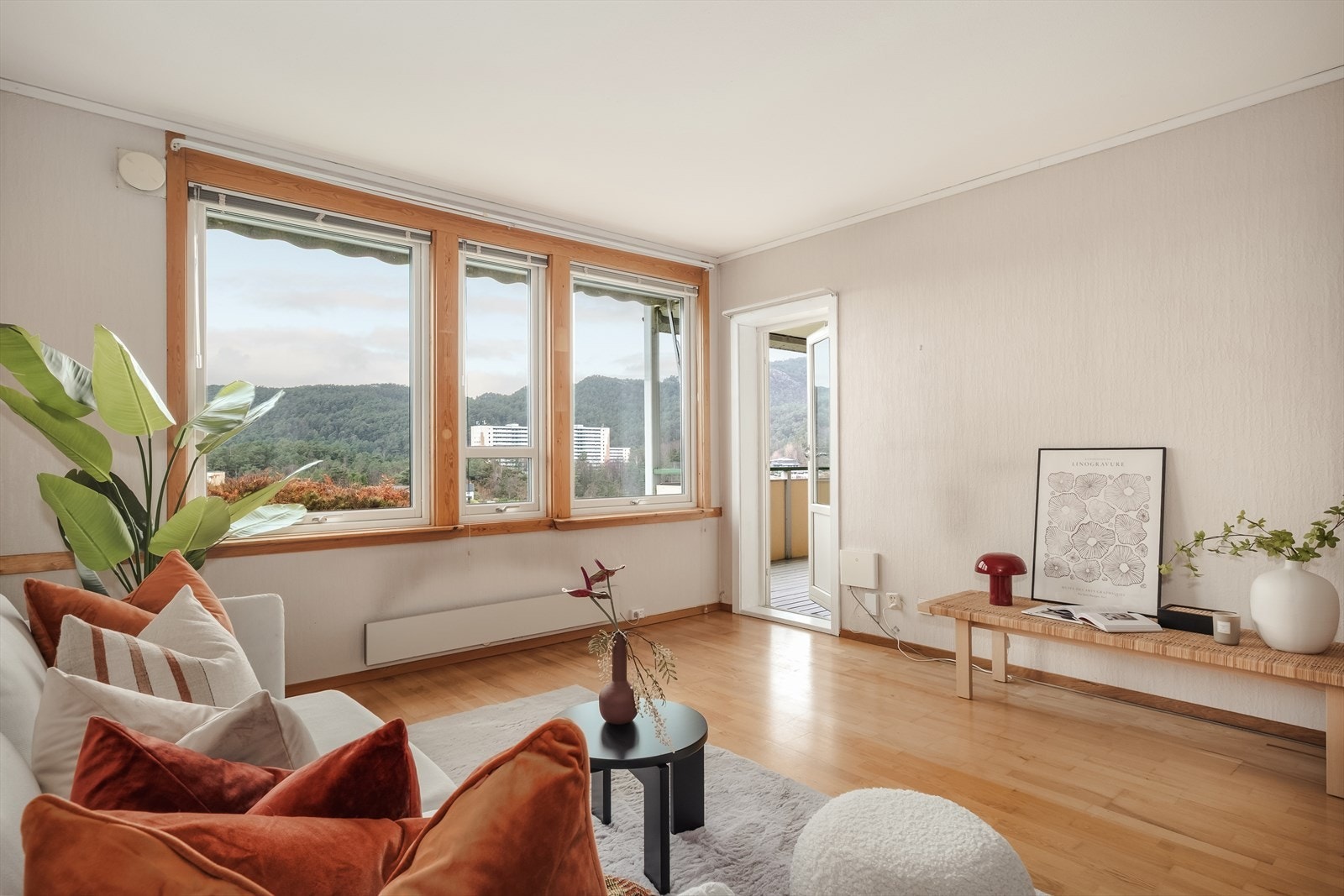 Fra stuen er det utgang til en herlig altan på hele 13 m². Galleribilde