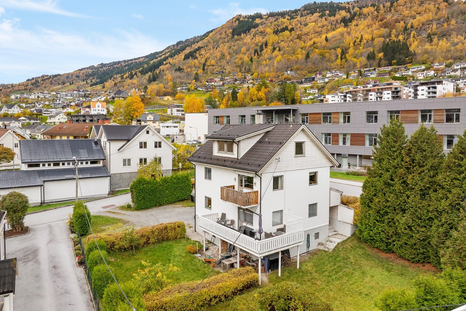 Velkommen til Plassen 9! Presentert av Hedda Njøs v/Eiendomsmegler Norge Galleribilde