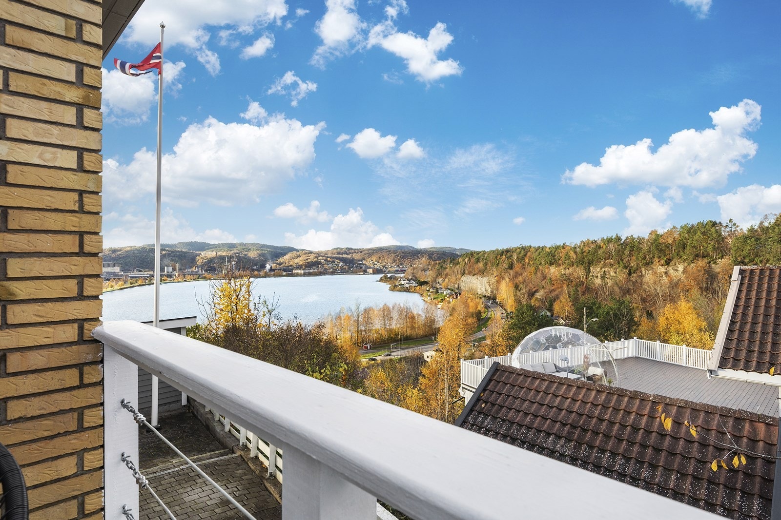 Eiendommen er høyt og frittliggende Galleribilde