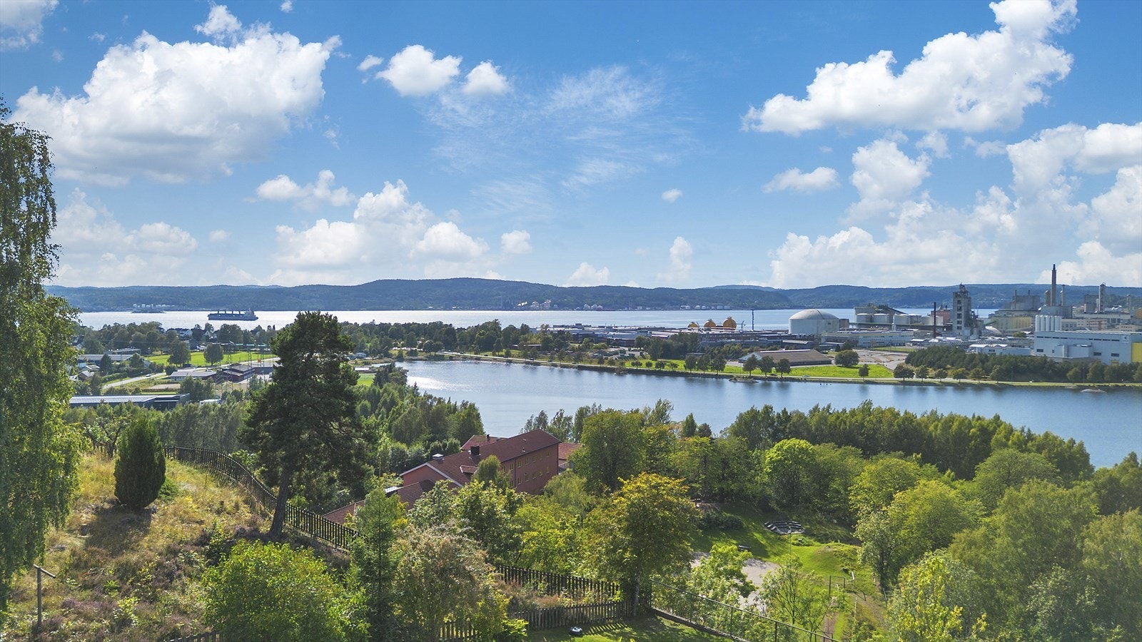 Fin utsikt over Gunneklev og Frierfjorden Galleribilde