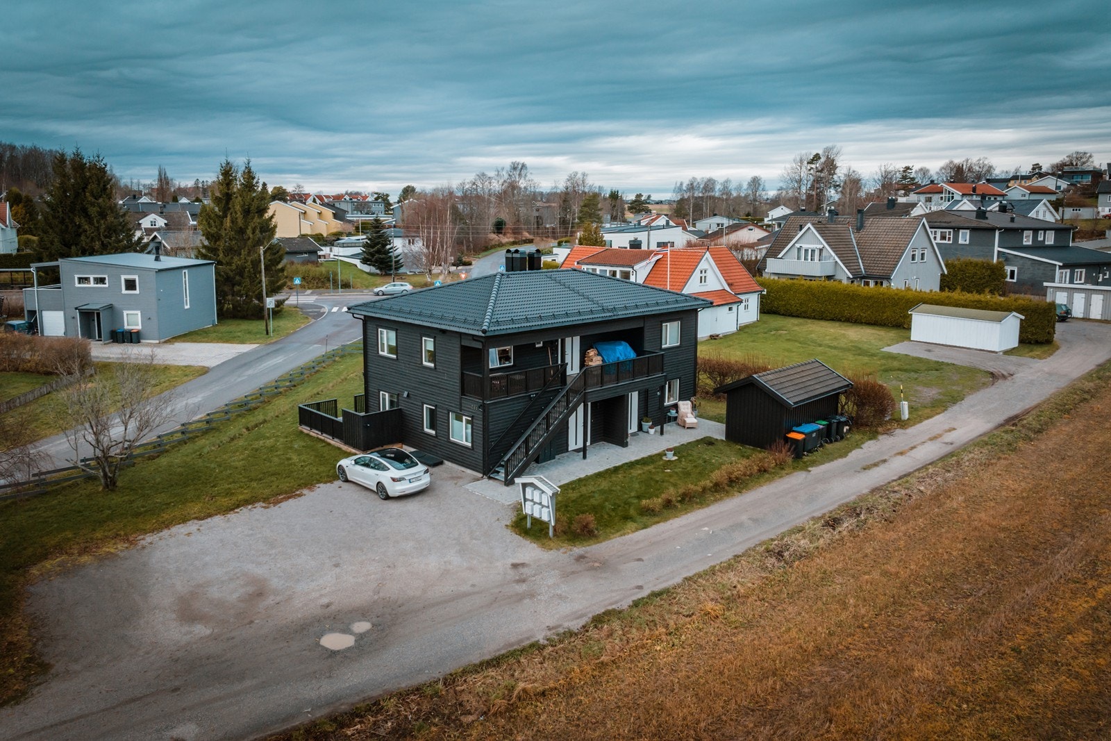 Du har egen bod utenfor du kan bruke til å lagre ski, sykkel og annet utstyr Galleribilde