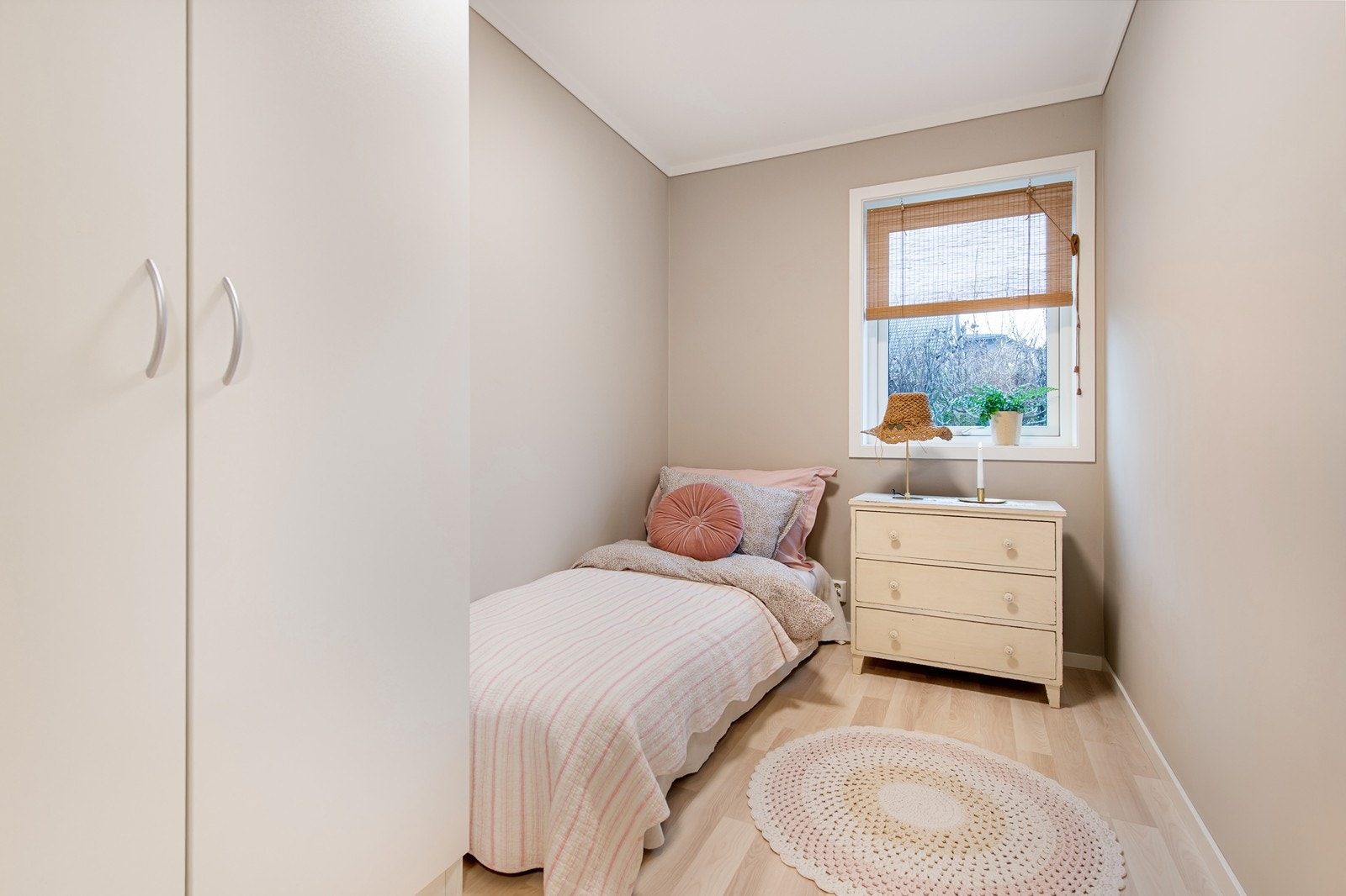 Andre soverommet er litt mindre. Dette er antatt barnerommet Galleribilde