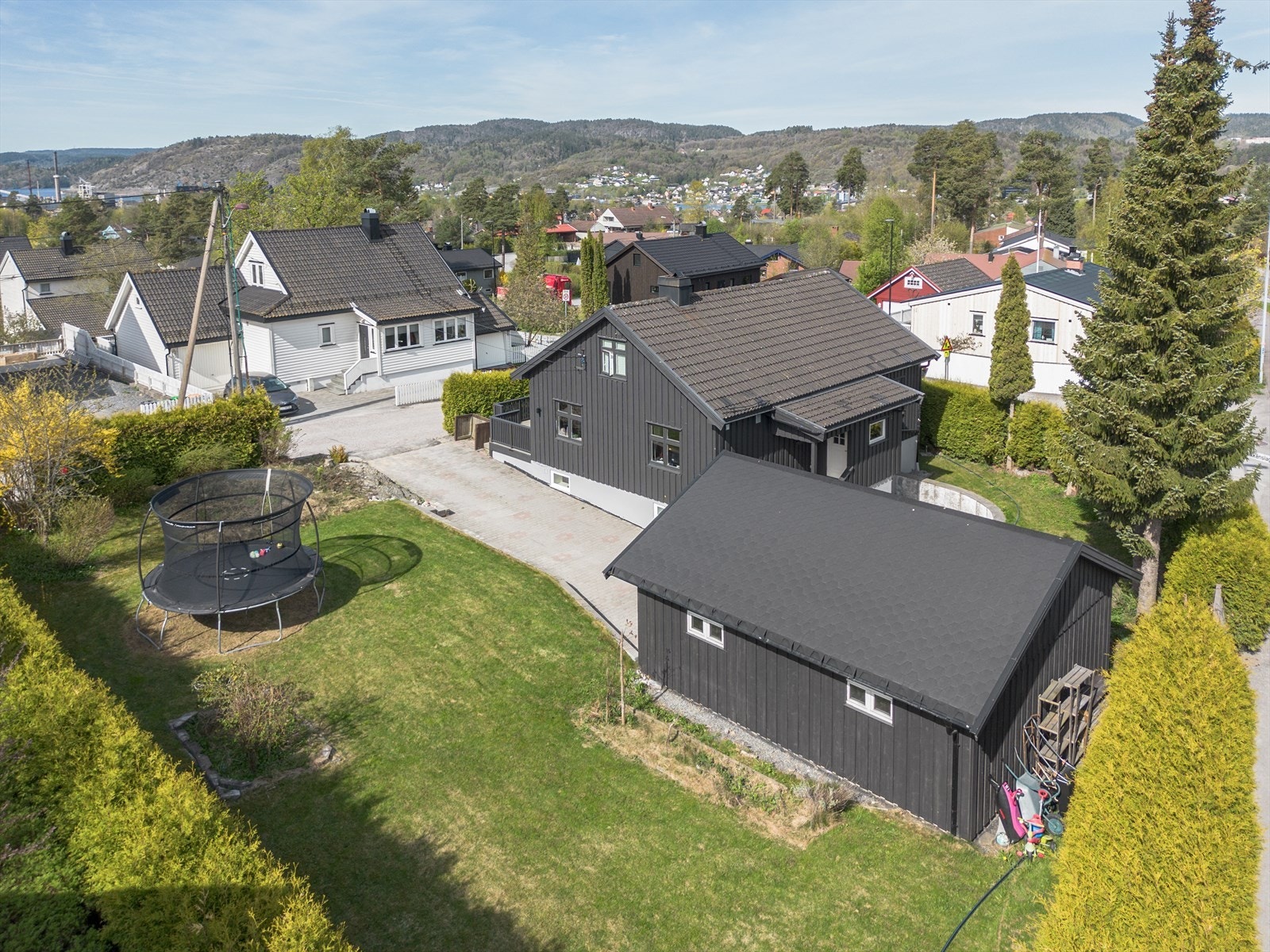 Eiendomsmegler Espen Thoresen presenterer Stubben 2 - Pen og innholdsrik enebolig med attraktiv beliggenhet på Grønli!
Foto: Inbovi. Galleribilde