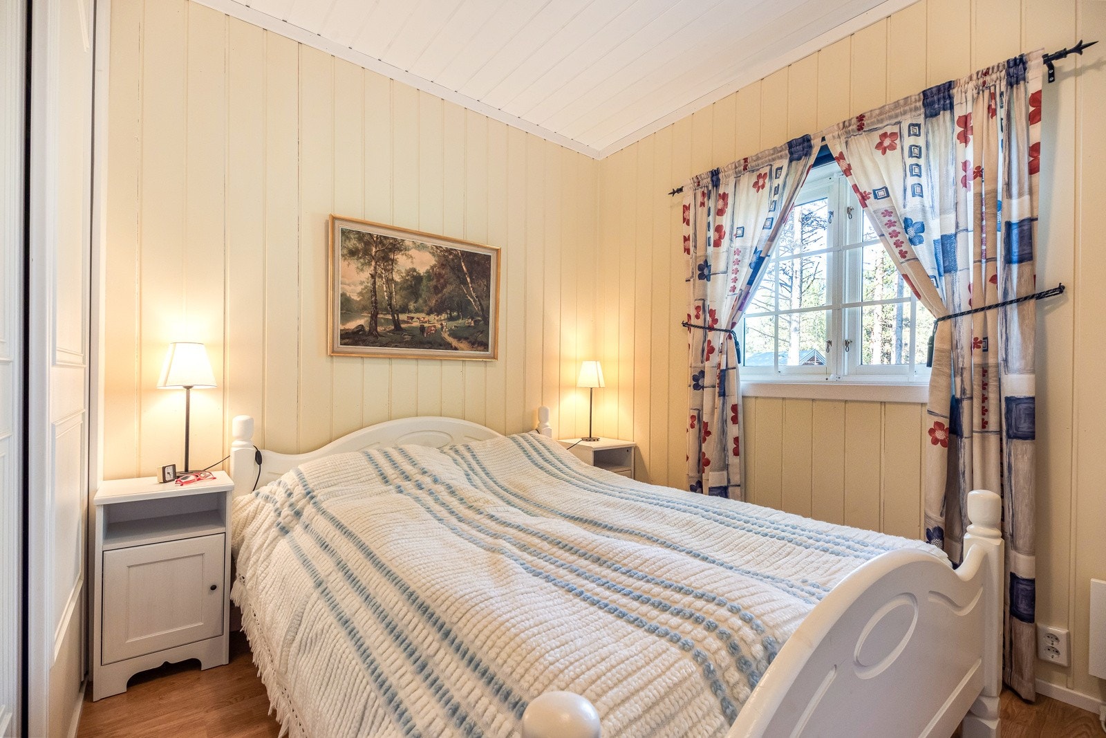 Hytta har tre gode soverom Galleribilde