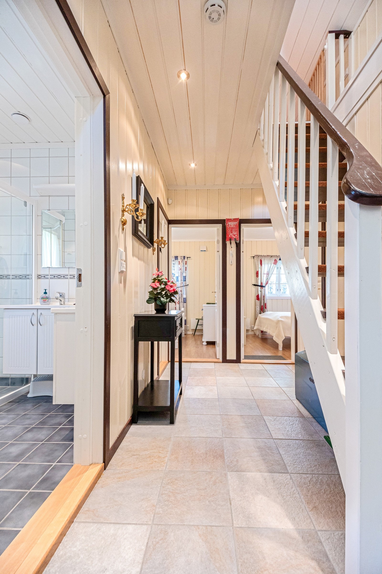 Trapp opp til hems Galleribilde