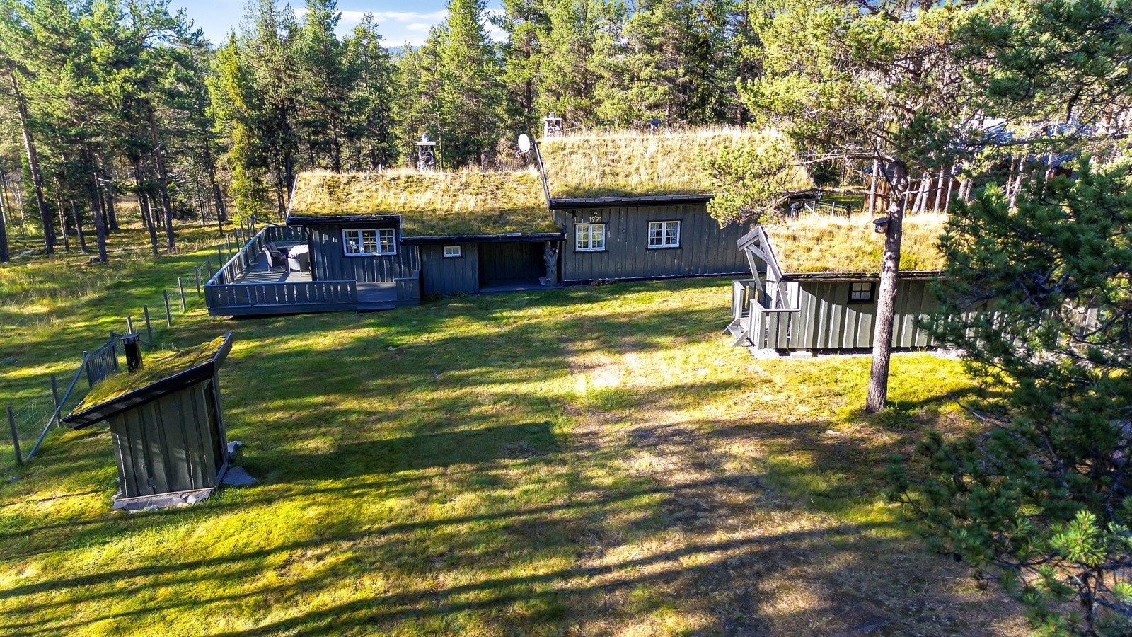 Tunet har god boltreplass for lek og moro Galleribilde