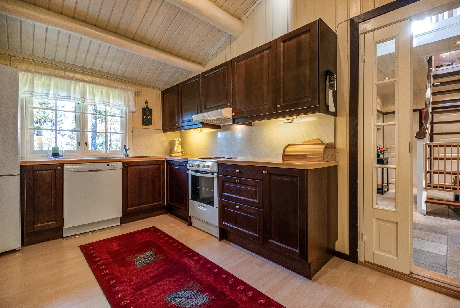 Innredning med profilerte fronter Galleribilde