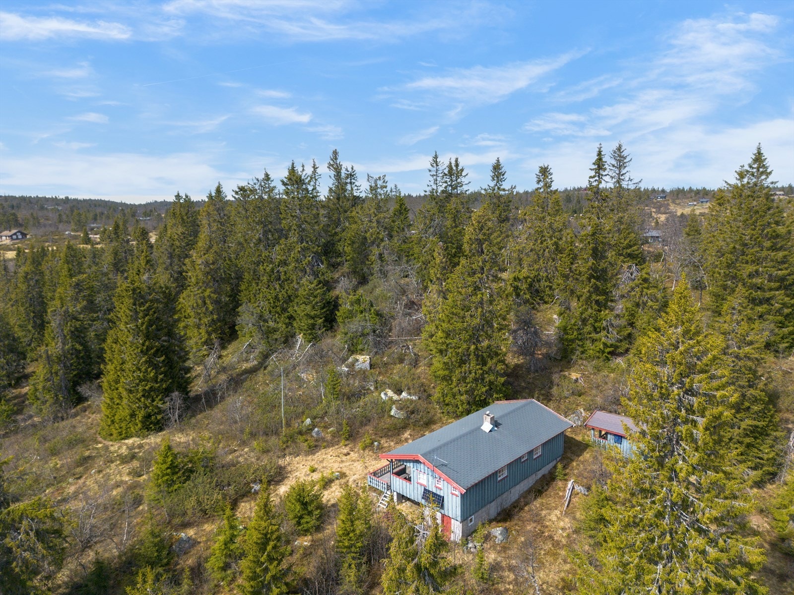 Med sin fine beliggenhet 940 m.o.h. er denne eiendommen i Kringletjernvegen 63 et godt sted å komme opp til! Galleribilde