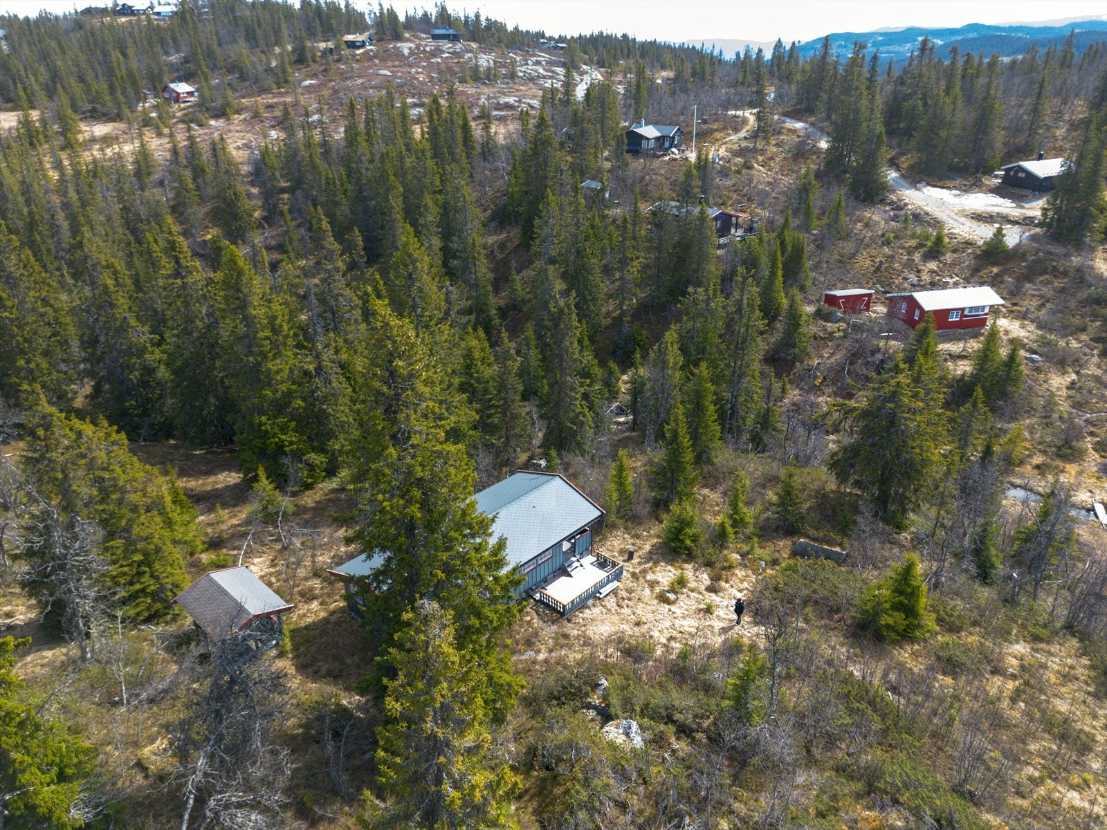 I sommerhalvåret er det de nære fjellområdene Høgdefjell, Klypa og Søbekkseter som gjerne anbefales, men det er også fint å ta turen til sagnomsuste Vassfaret. Galleribilde