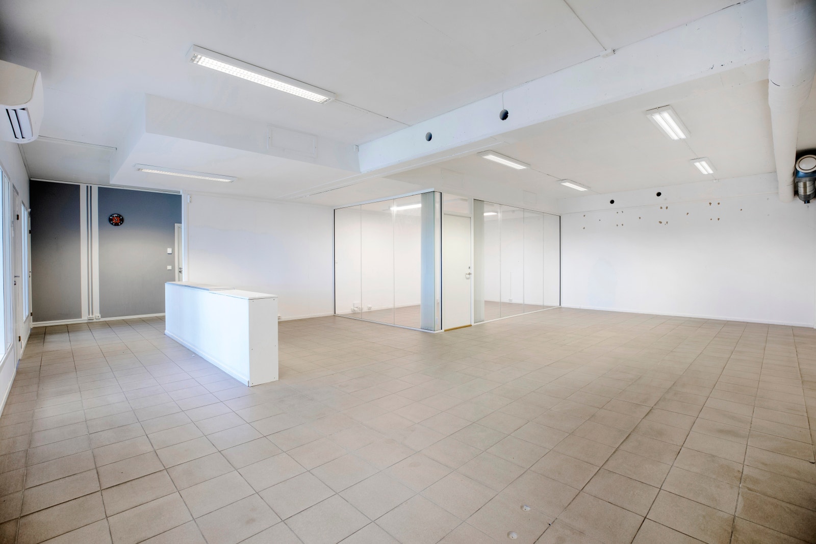 Fra kontorer som kan leies i tillegg. Egen inngang fra kontorsiden av bygget. Galleribilde