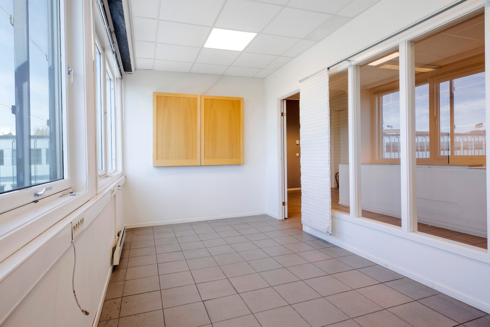 Fra kontorer som kan leies i tillegg. Egen inngang fra kontorsiden av bygget. Galleribilde