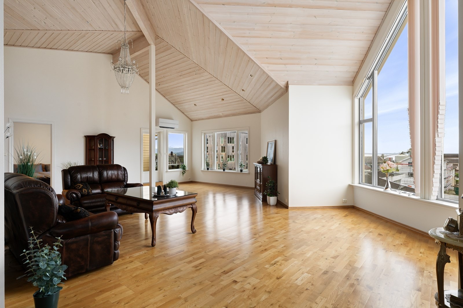 Varmepumpen i stuen bidrar til et godt inneklima året rundt. Galleribilde