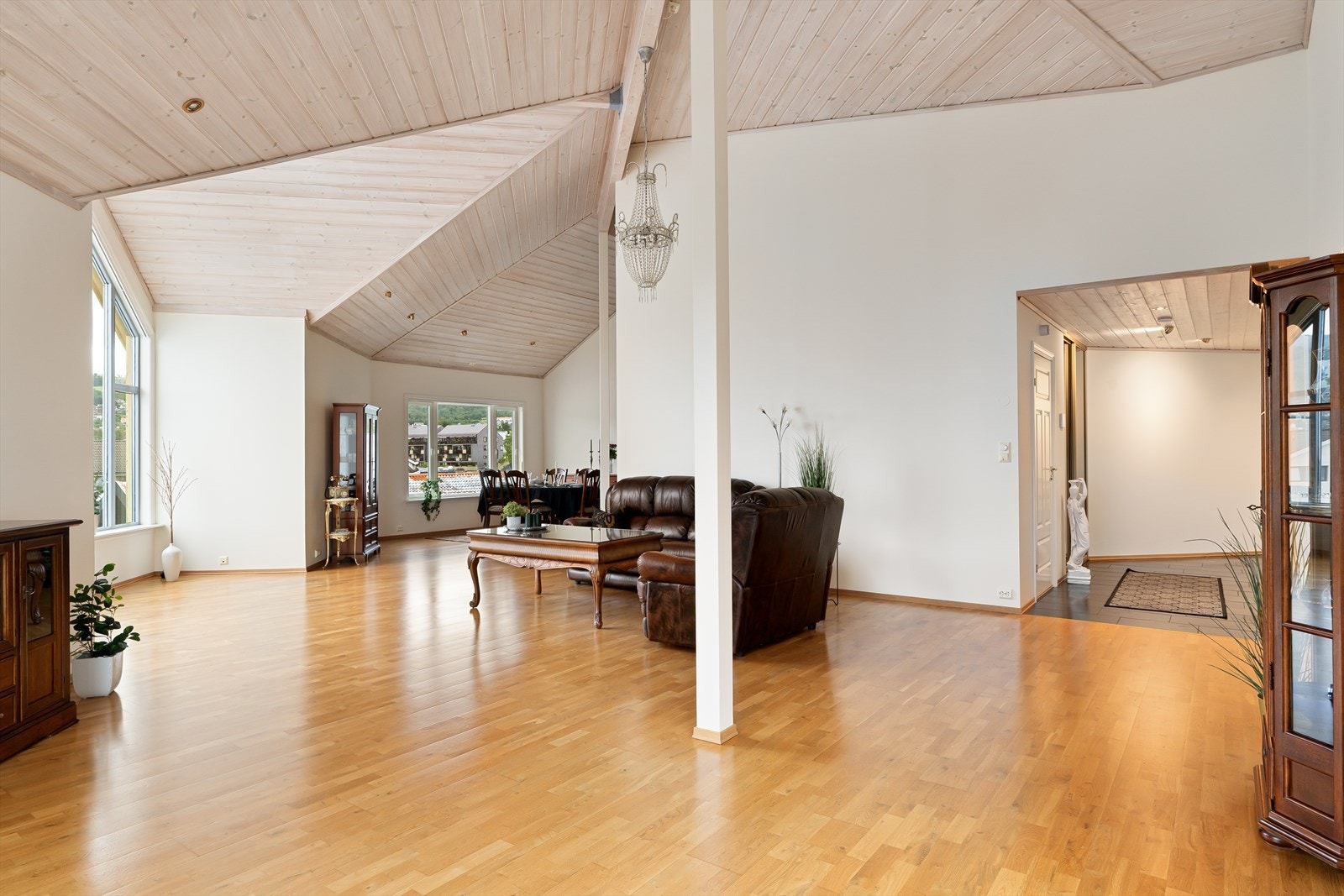 Rommet er nylig malt og byr på svært gode innredningsmuligheter. Galleribilde