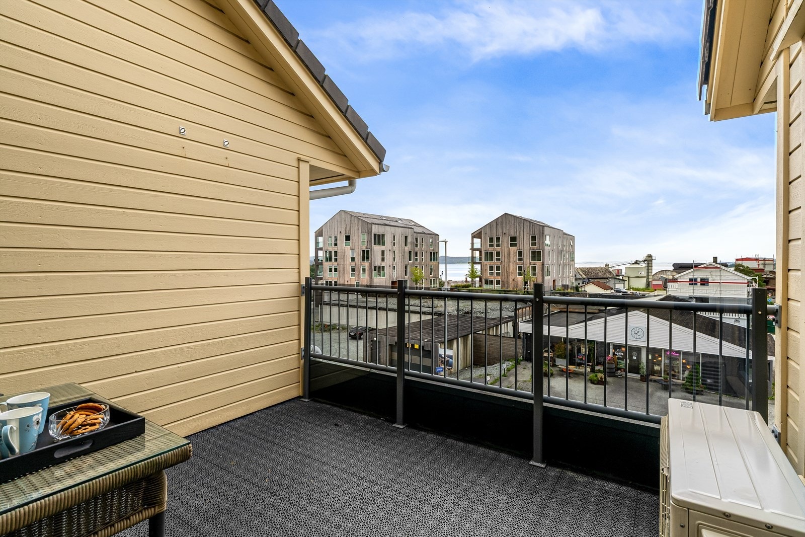 Her har en god utsikt over nærområdet og mot sjøen. Galleribilde