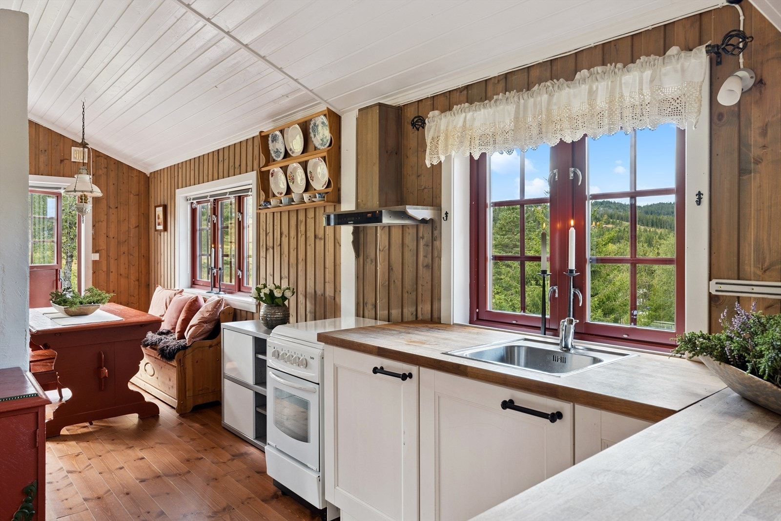 I tillegg er det ventilator på svakstrøm med avtrekk ut. Galleribilde