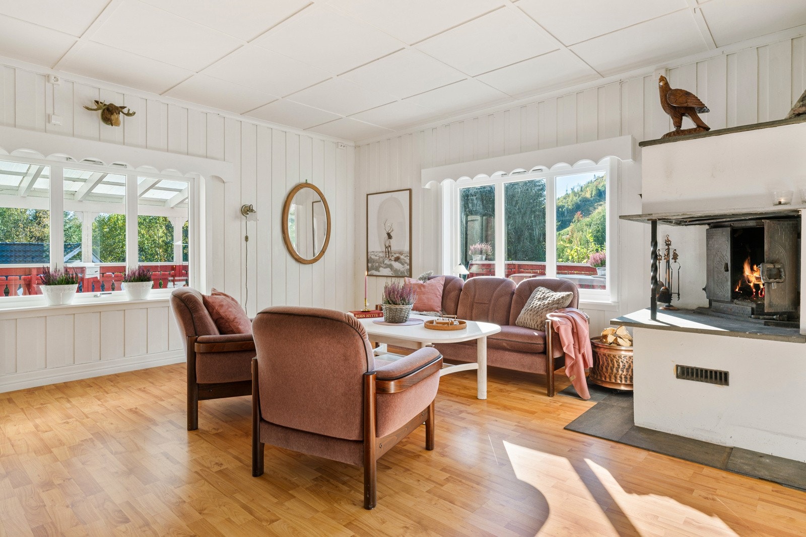 Vedovnen i stua sørger for varme og hygge på kjølige kvelder. Galleribilde