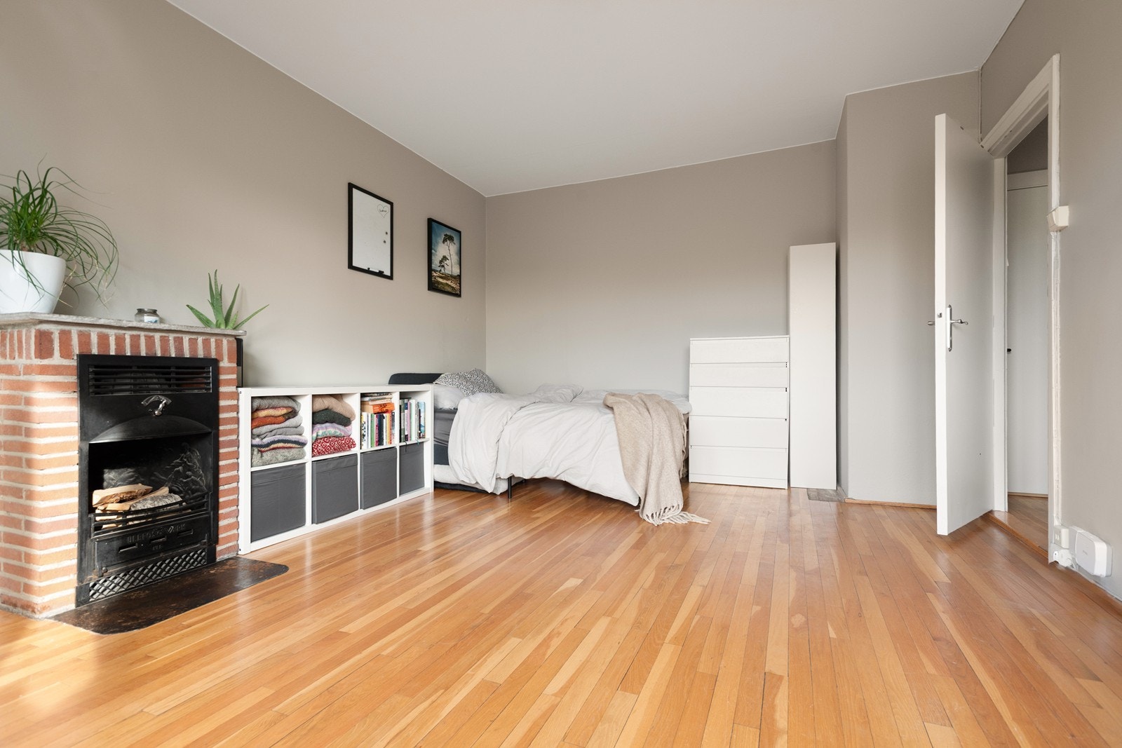 Stor stue med peis Galleribilde