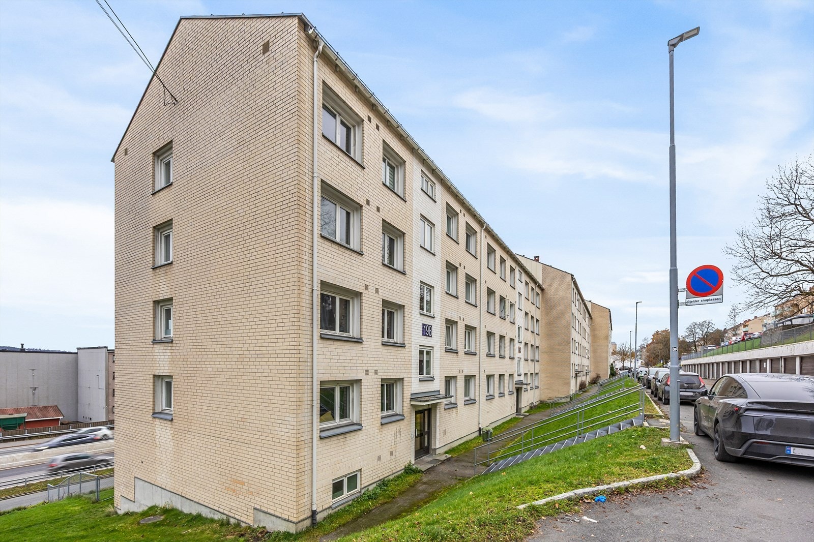 Sameiet ligger i et barnevennlig boligområde på Linderud, helt inntil marka i Bjerke bydel Galleribilde