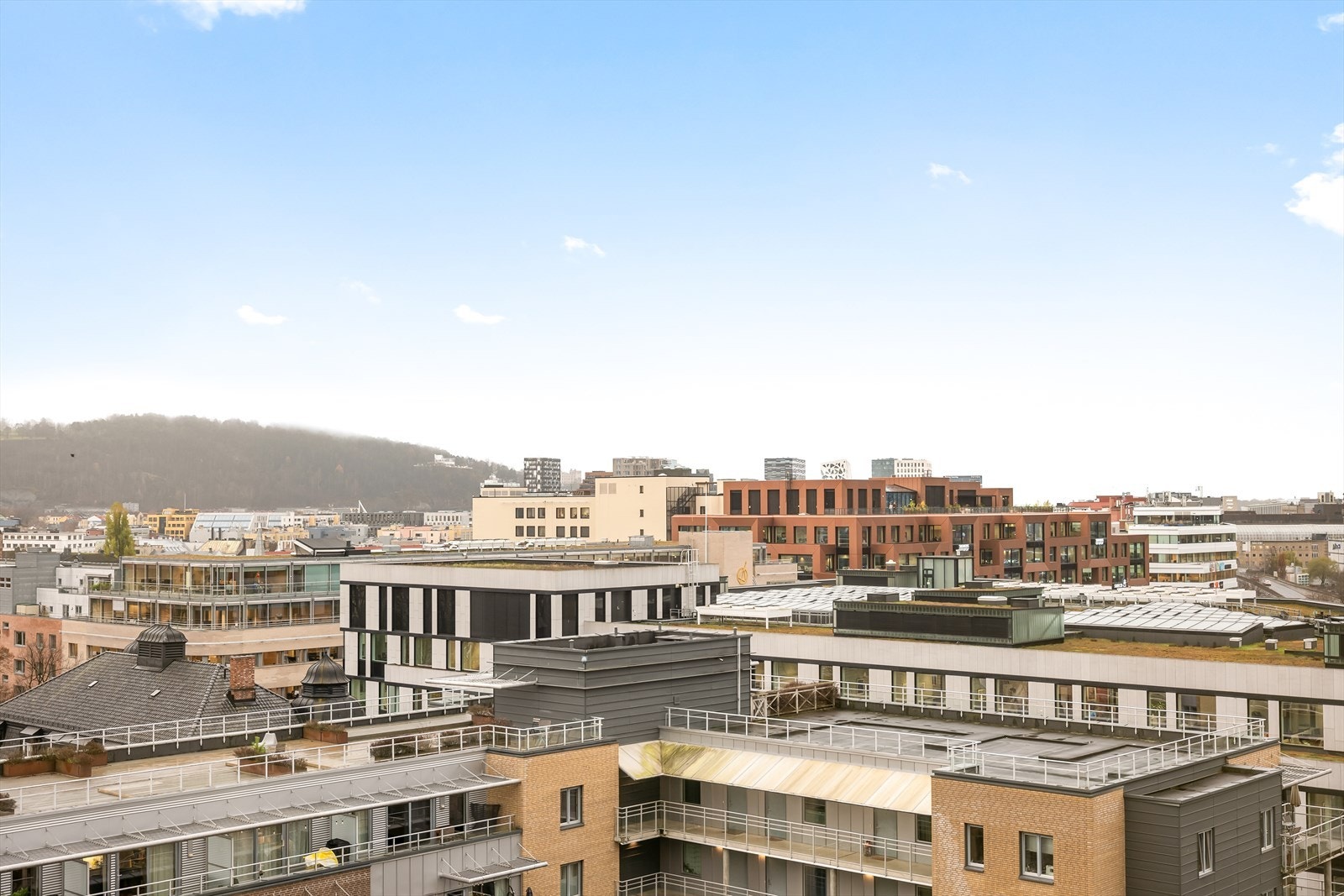 Her bor du i et moderne og urbant bomiljø på Wexels plass med nærhet til alt Grünerløkka og Oslo by har å by på. Galleribilde