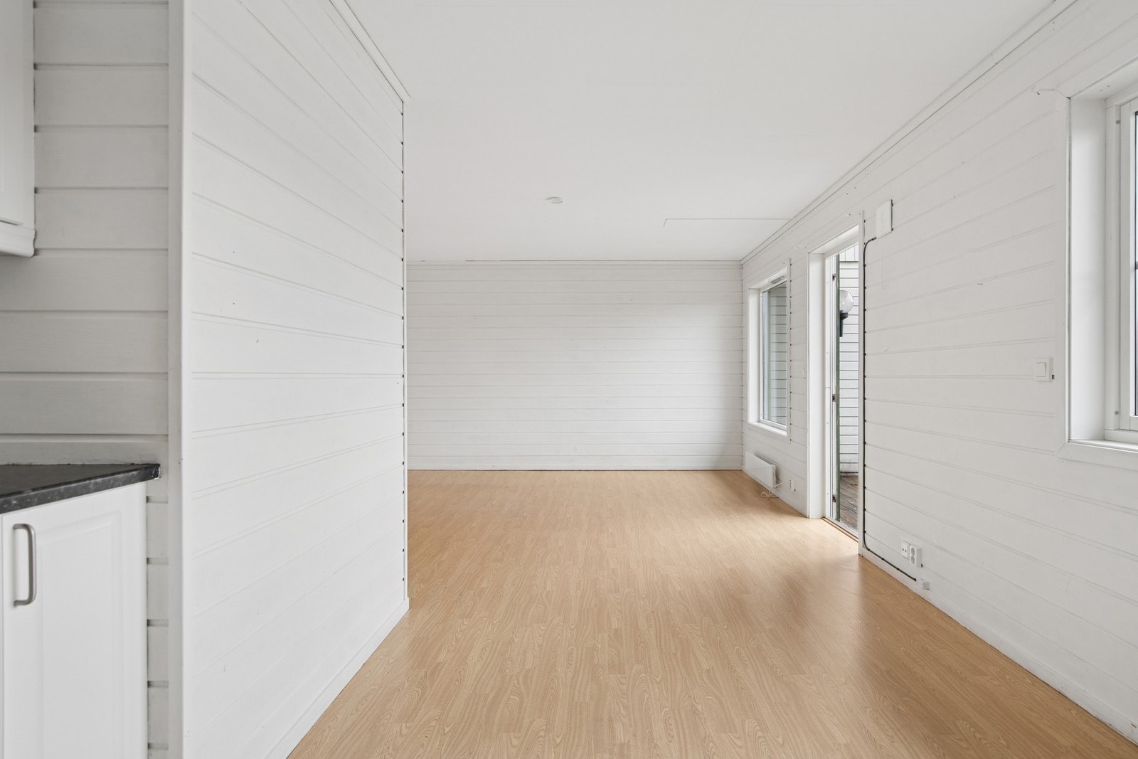 Utgangen til en av boligens balkonger gir en fin overgang mellom inne- og uteplass Galleribilde