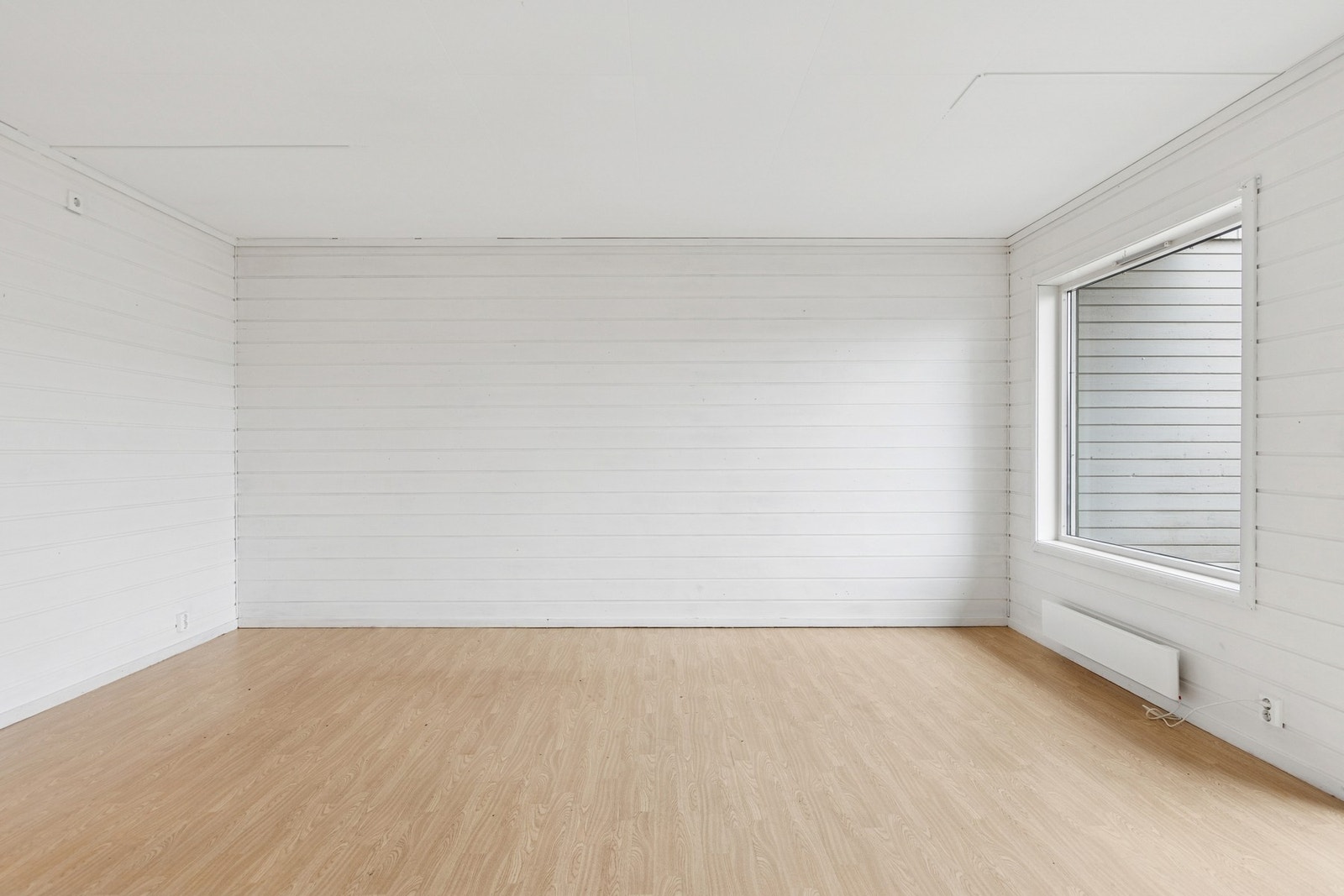 Planløsningen gjør det enkelt å innrede med både spiseplass og sofaløsning Galleribilde