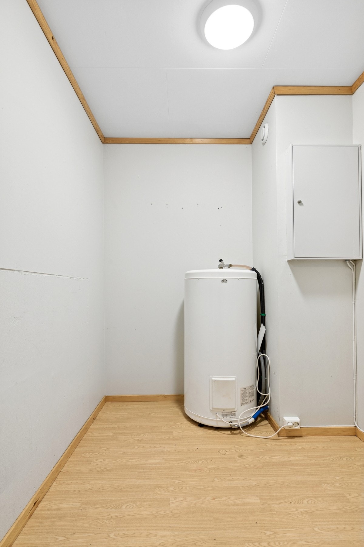 Tilknyttet gangen finner du en innvendig bod med plass til lagring, et nyttig rom som gjør det enklere å holde resten av leiligheten ryddig og oversiktlig. Galleribilde