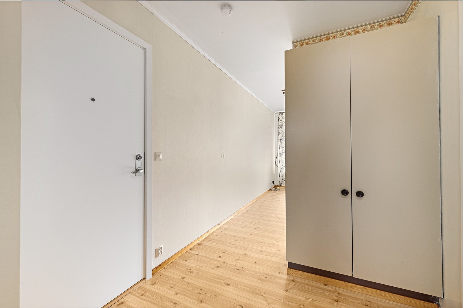 Det er godt med skapplass til oppbevaring av klær. Galleribilde