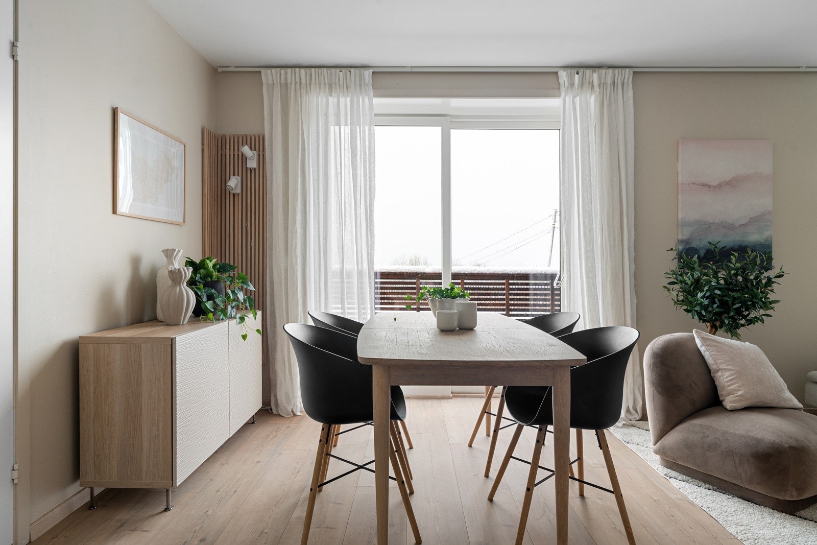 Fra stuen har du utgang til veranda.