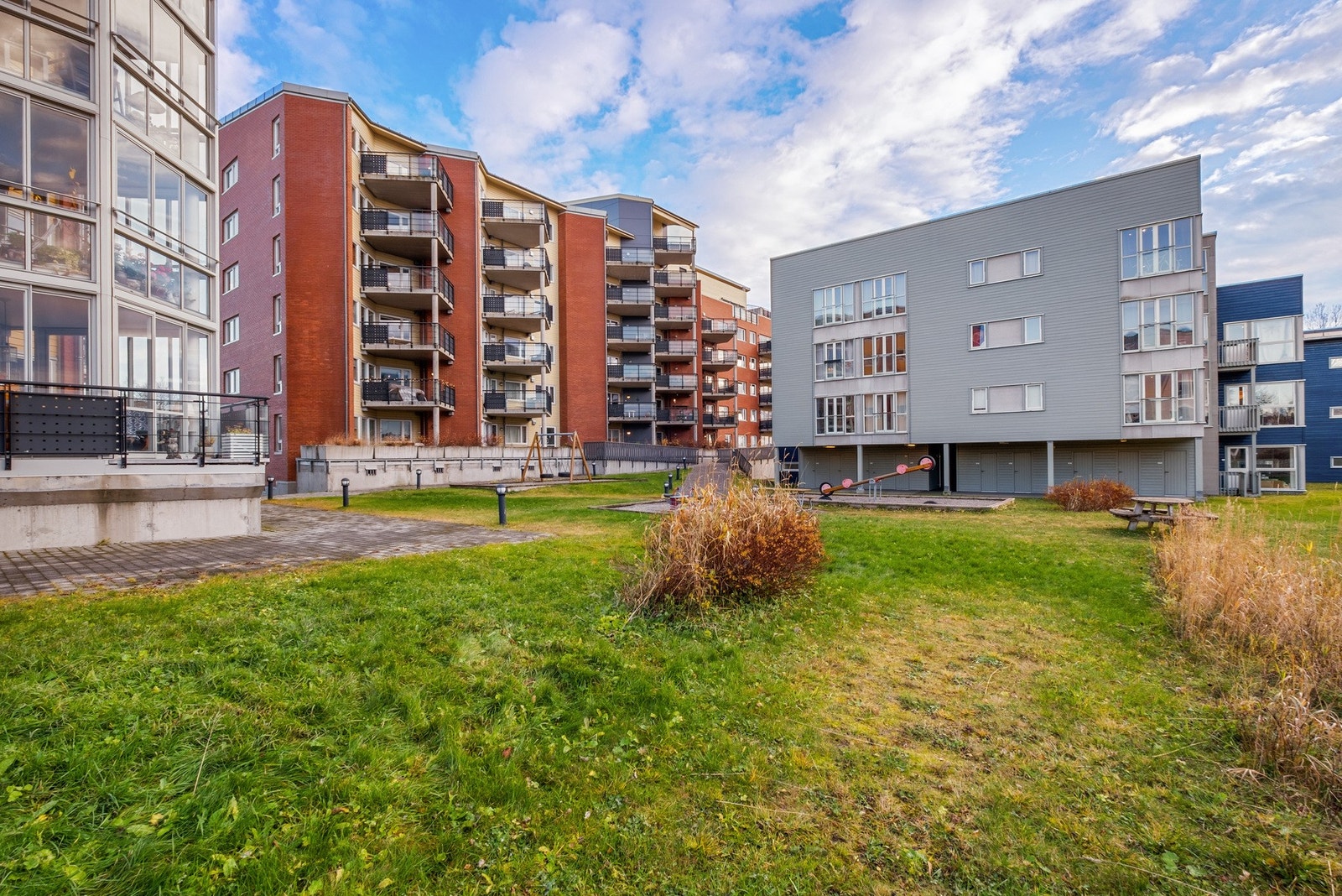 Borettslaget har pene og ivaretatte utearealer. Galleribilde