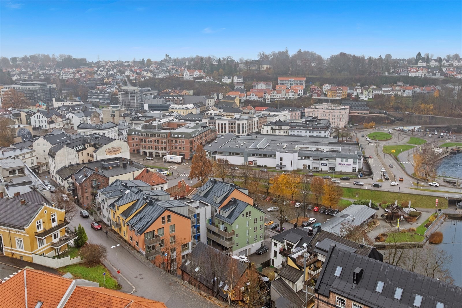 Kort vei til sentrum med spisesteder, uteliv, kjøpesenter og et godt kollektivtilbud Galleribilde