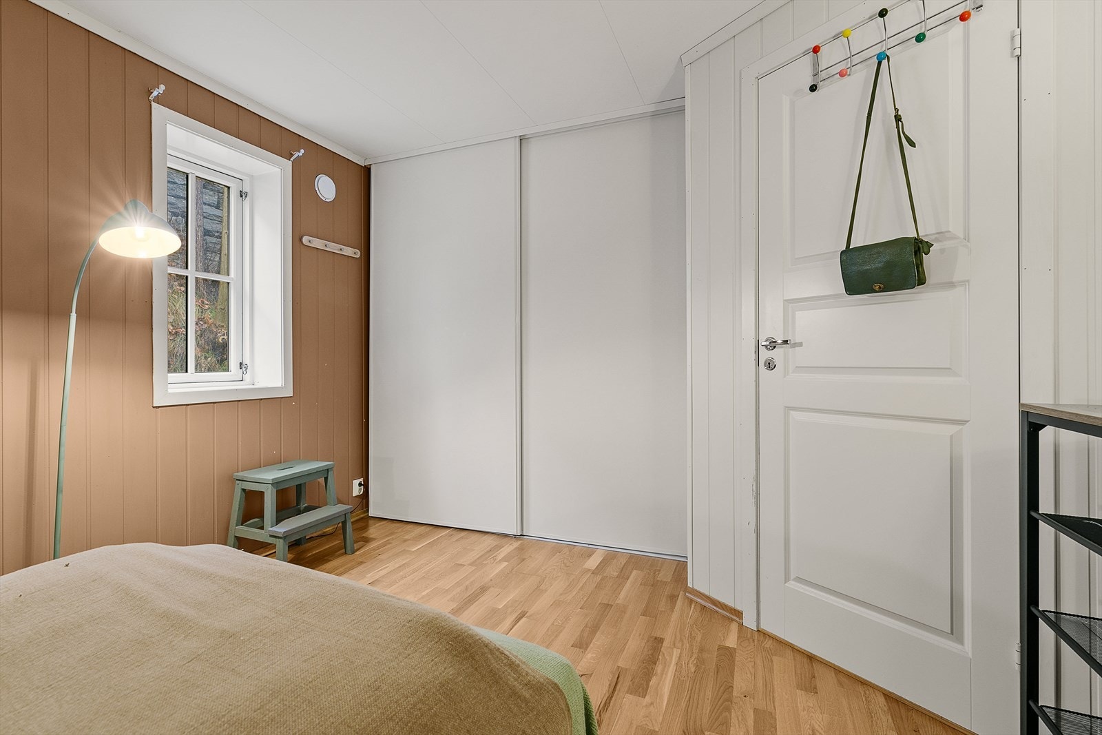 Skyvedørsgarderobe på soverommet Galleribilde