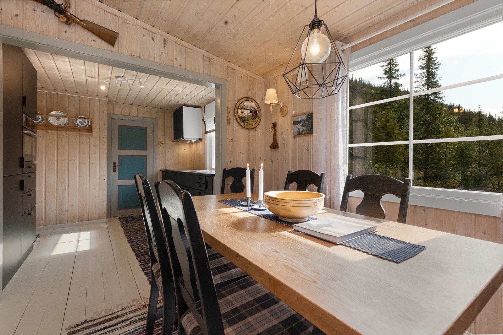 Samle familien til hyggelige måltider på hytta Galleribilde