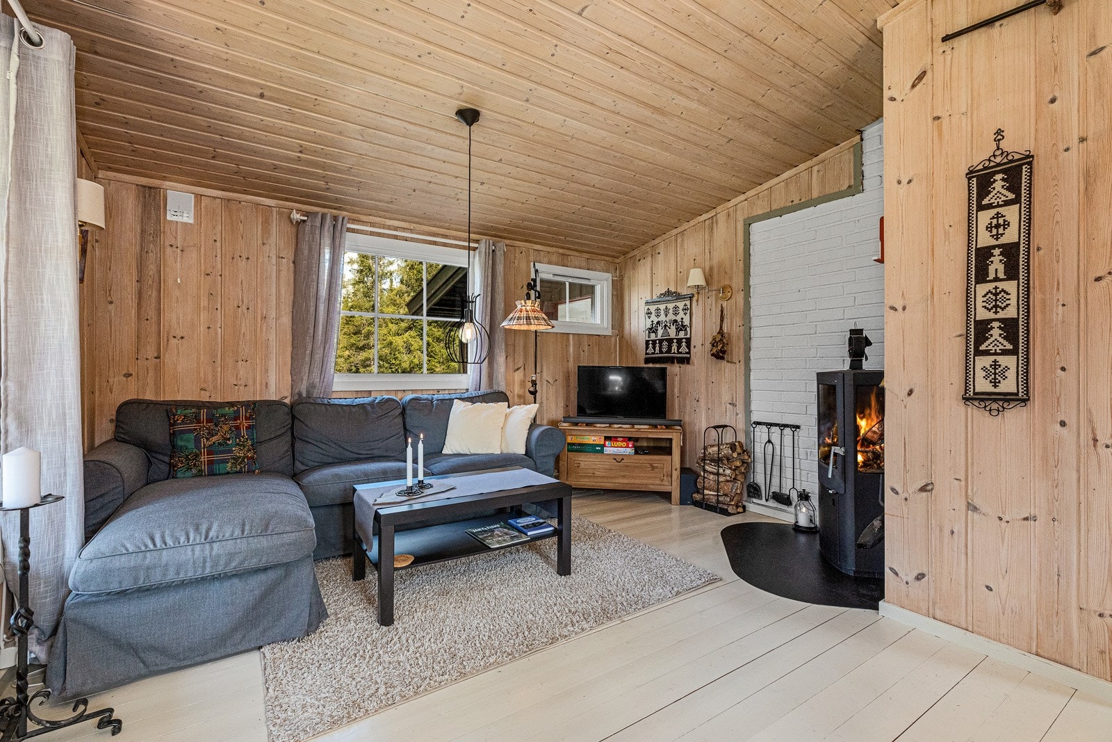 Plass til sofaruppe og spisebord Galleribilde