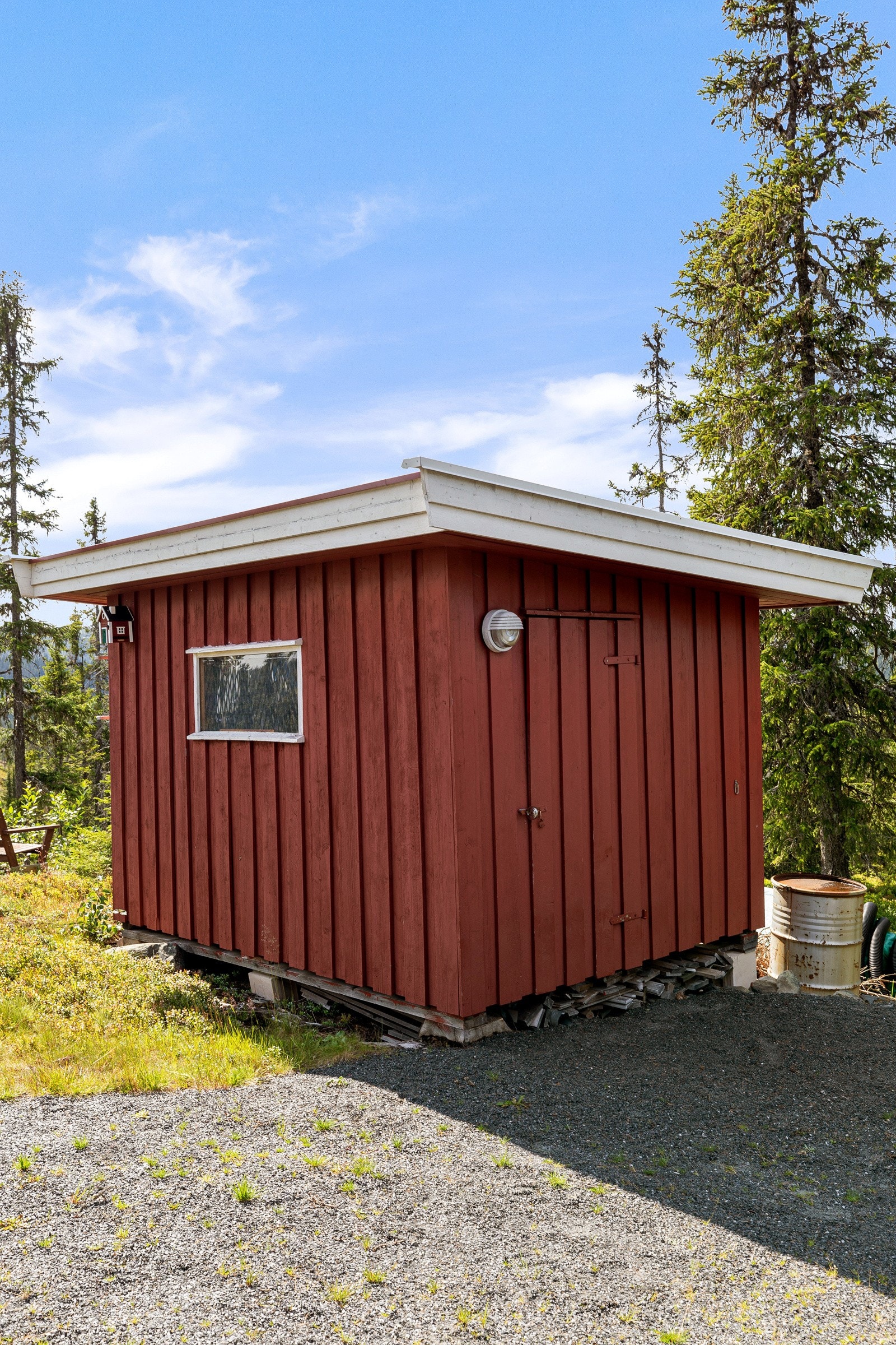 Uthus for ved og redskap Galleribilde