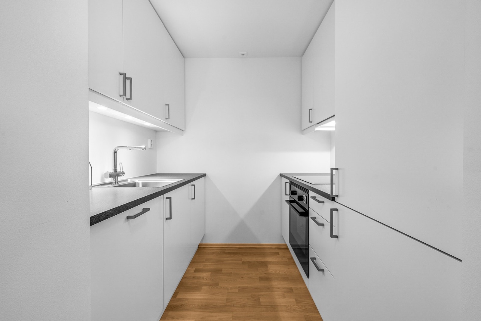 Lyst og tilbaketrukket kjøkken fra 2024 Galleribilde