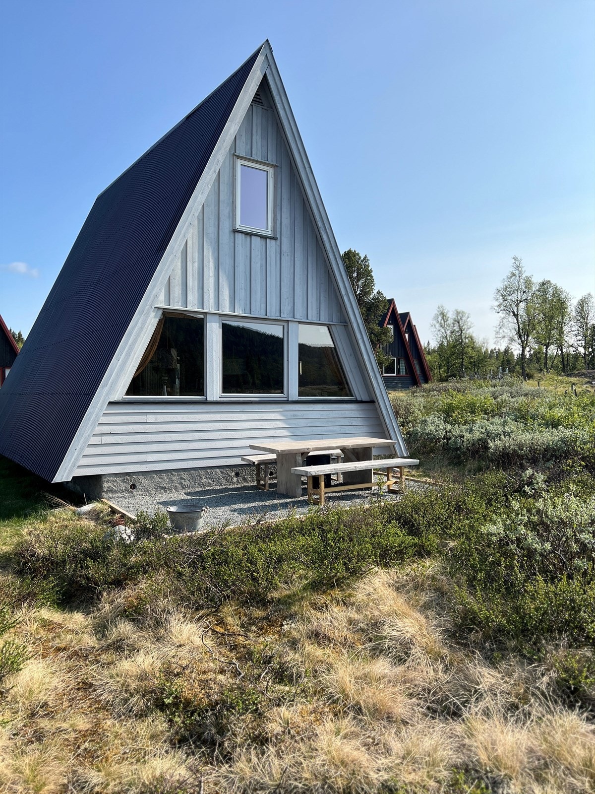 Denne hytta har en meget god plassering, da den ligger innerst i enden av de andre hyttene. Galleribilde