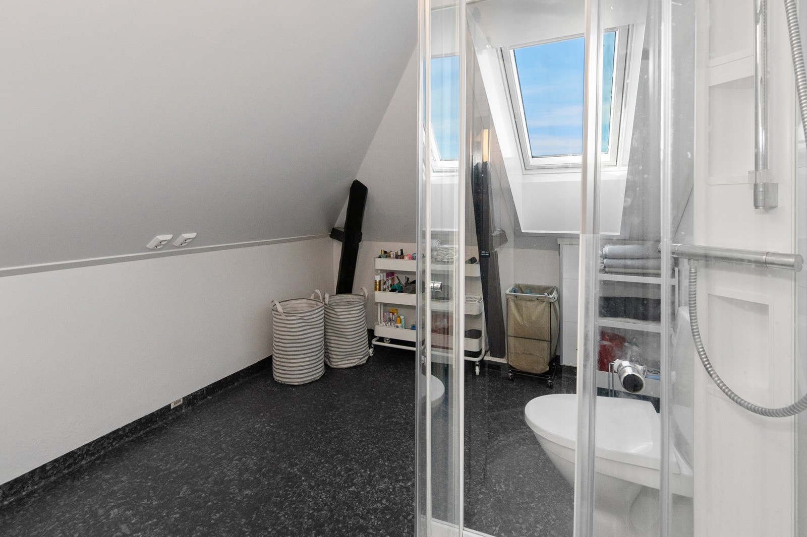 Tiltalende bad/wc/vaskerom Galleribilde