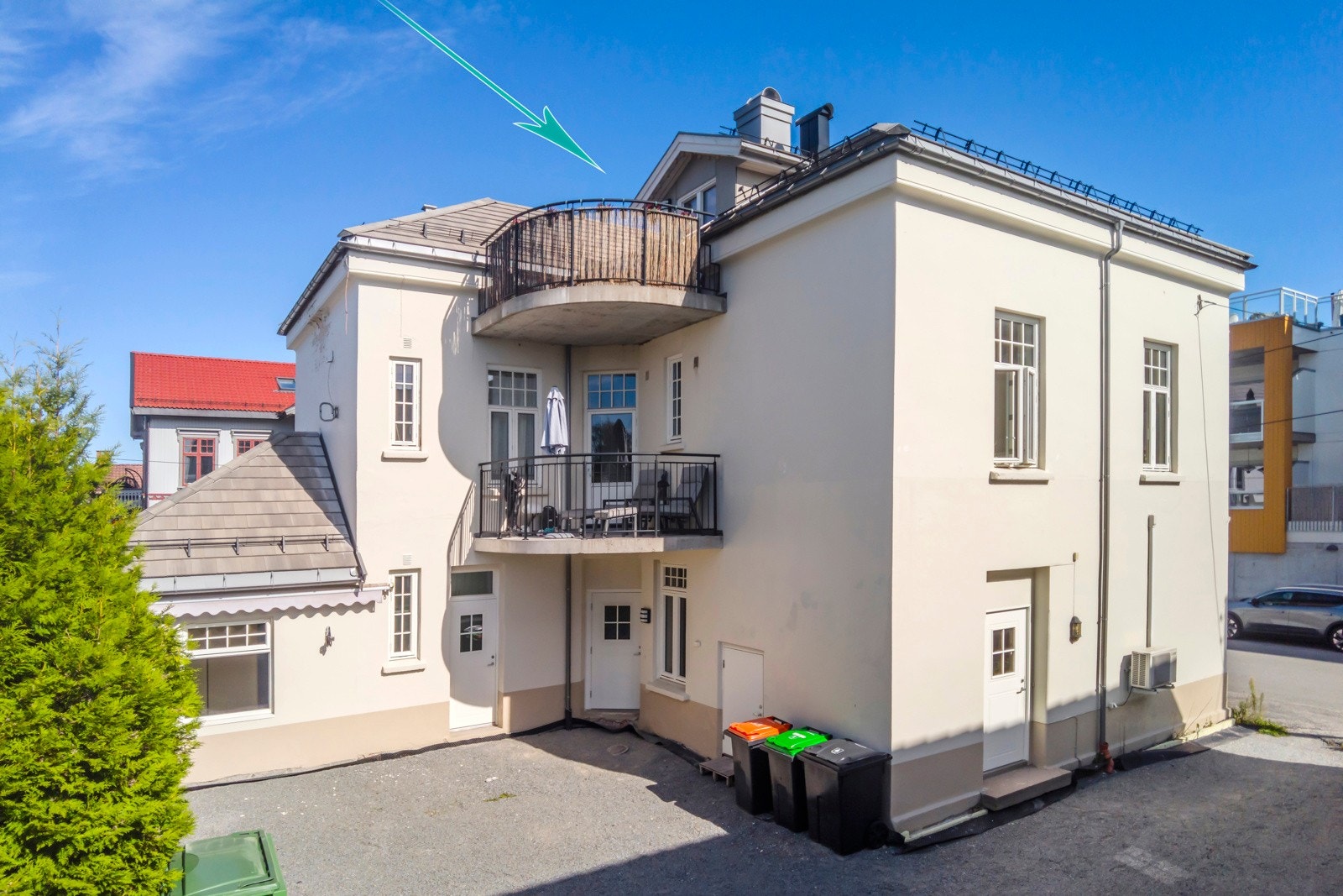 Fra denne balkongen er det fin utsikt og gode solforhold ! Galleribilde