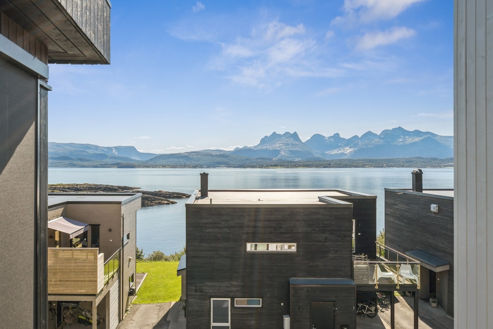 Utsikt fra balkong Galleribilde