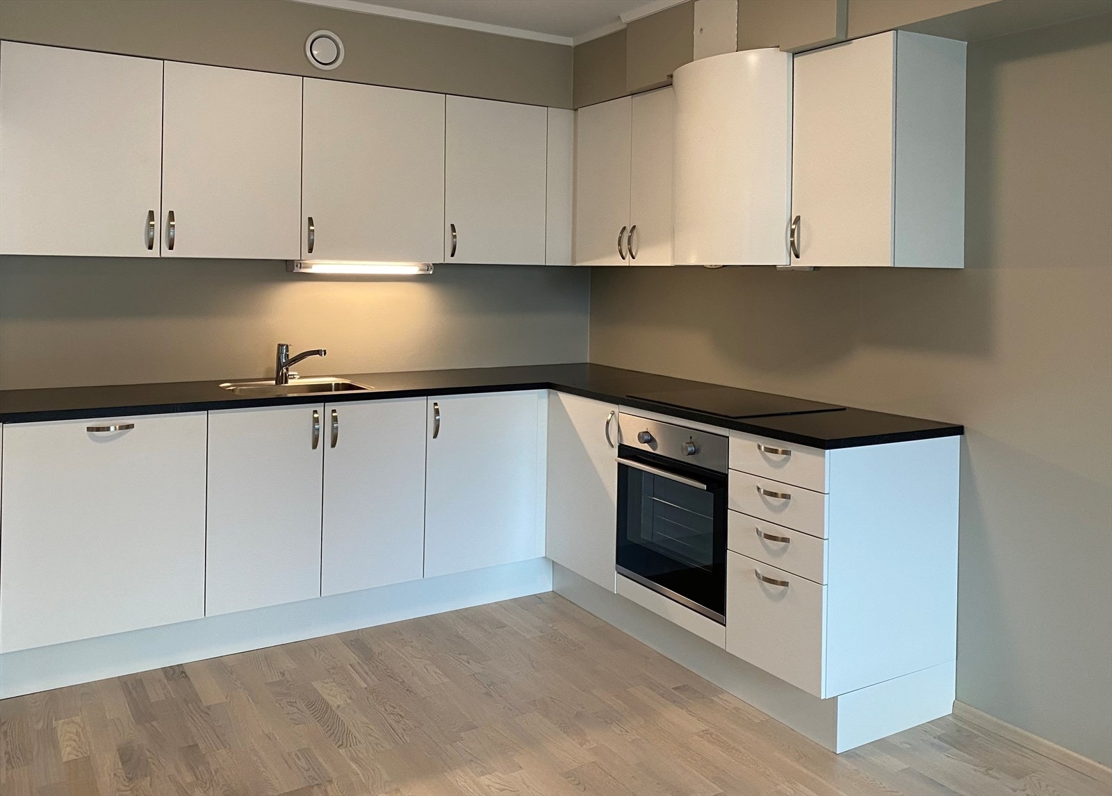 Kjøkken - utleiedel- bilde privat.jpg Galleribilde