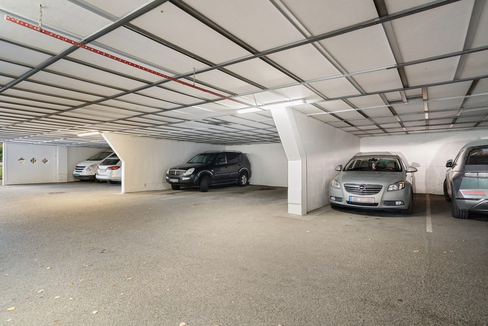 Garasje kommer med el-bil lader fra 2022 Galleribilde