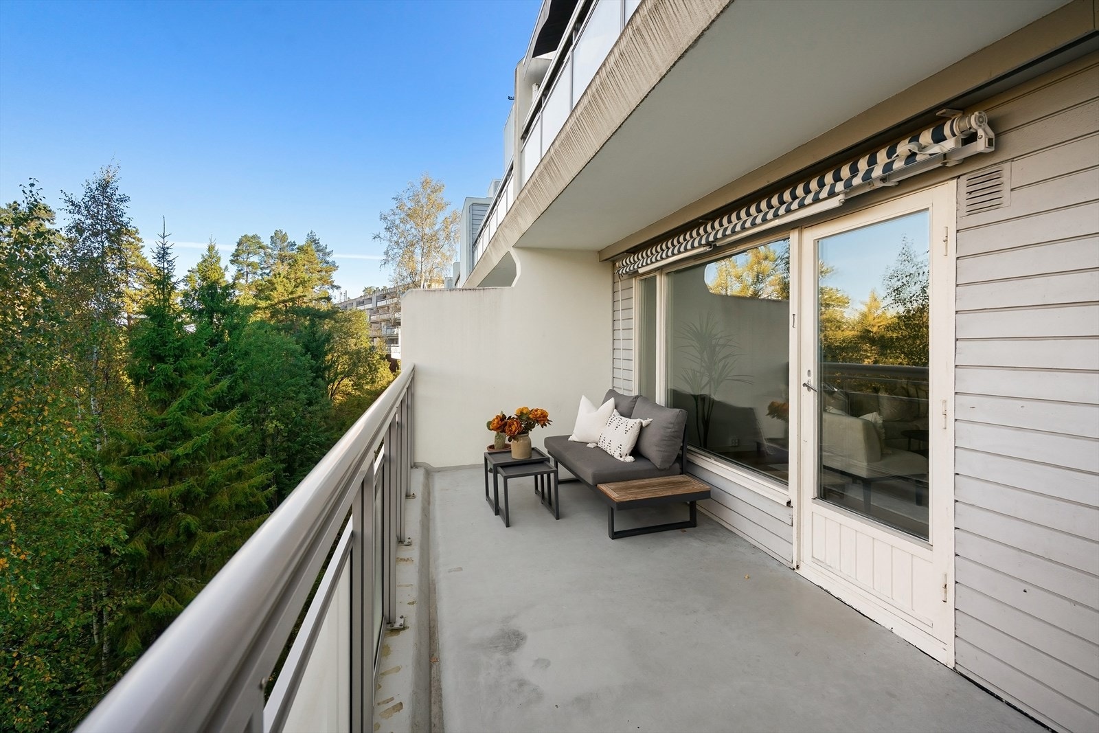 Nord-vest vendt balkong m utvendig bod Galleribilde