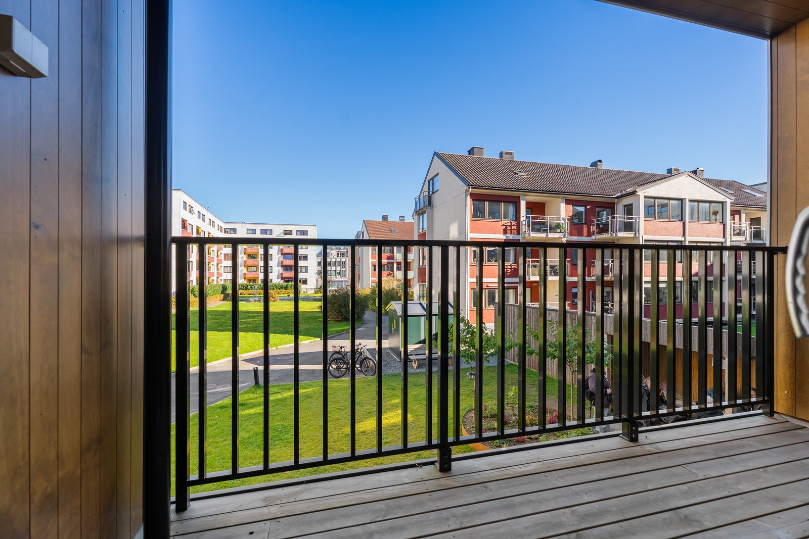 Hyggelig balkong med plass til hagemøbler. Galleribilde