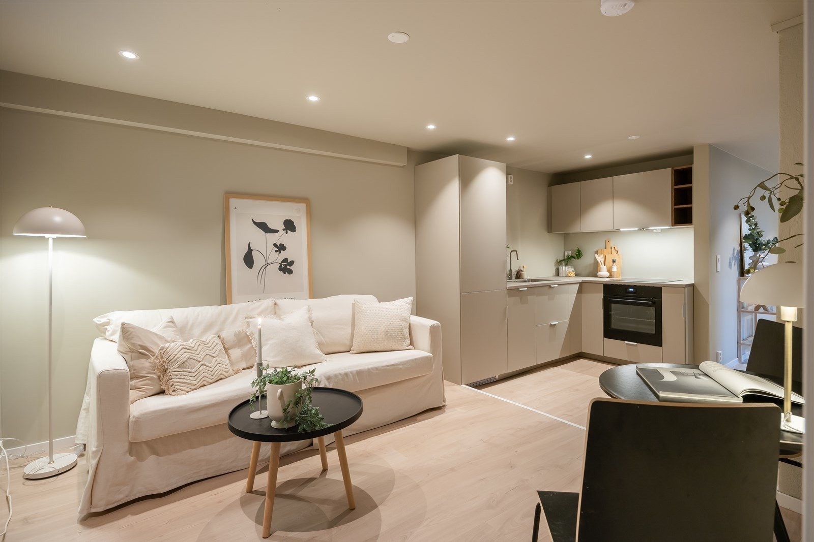 Leiligheten varmes opp elektrisk via panelovner/ varmekabler. Galleribilde